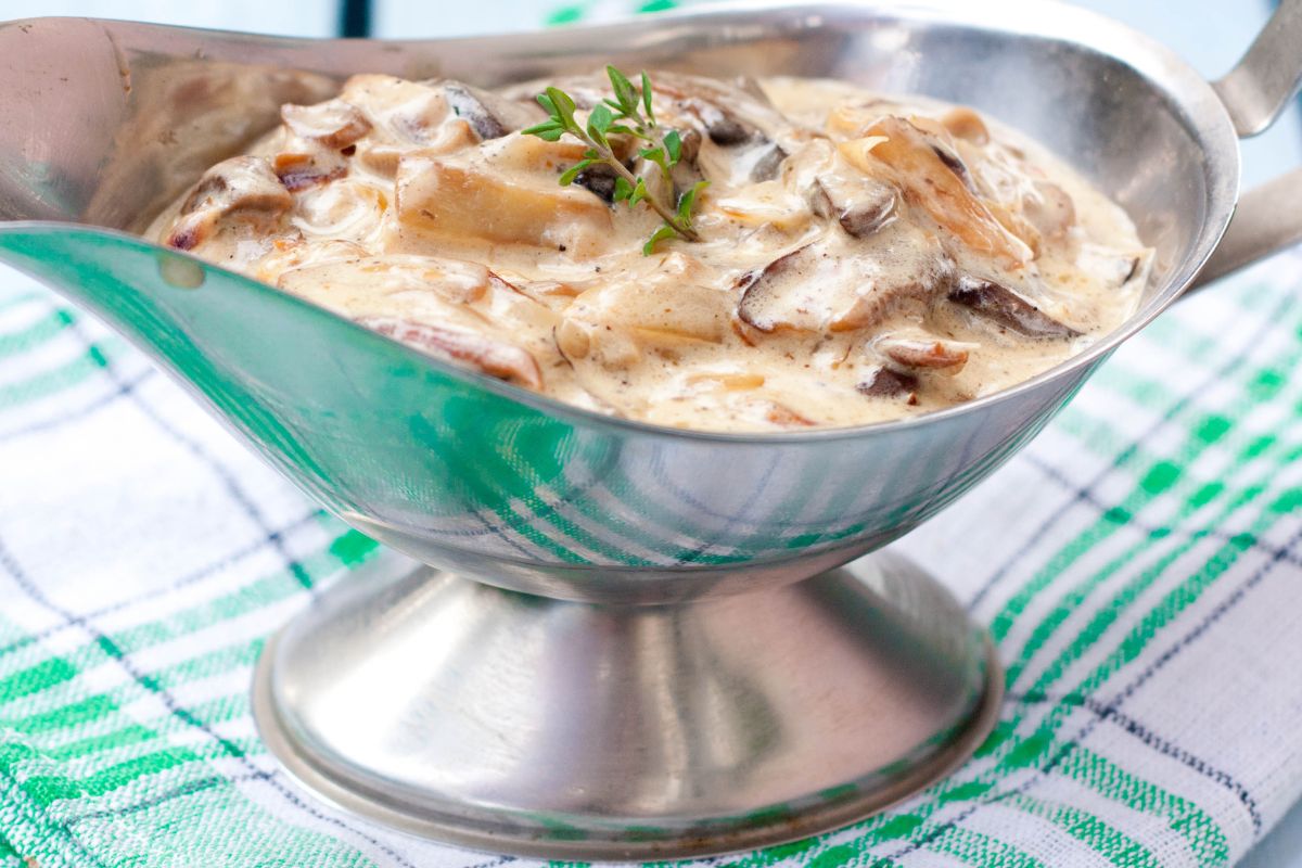 W sezonie robię sos ze świeżych grzybów. Mam sprawdzony przepis od babci