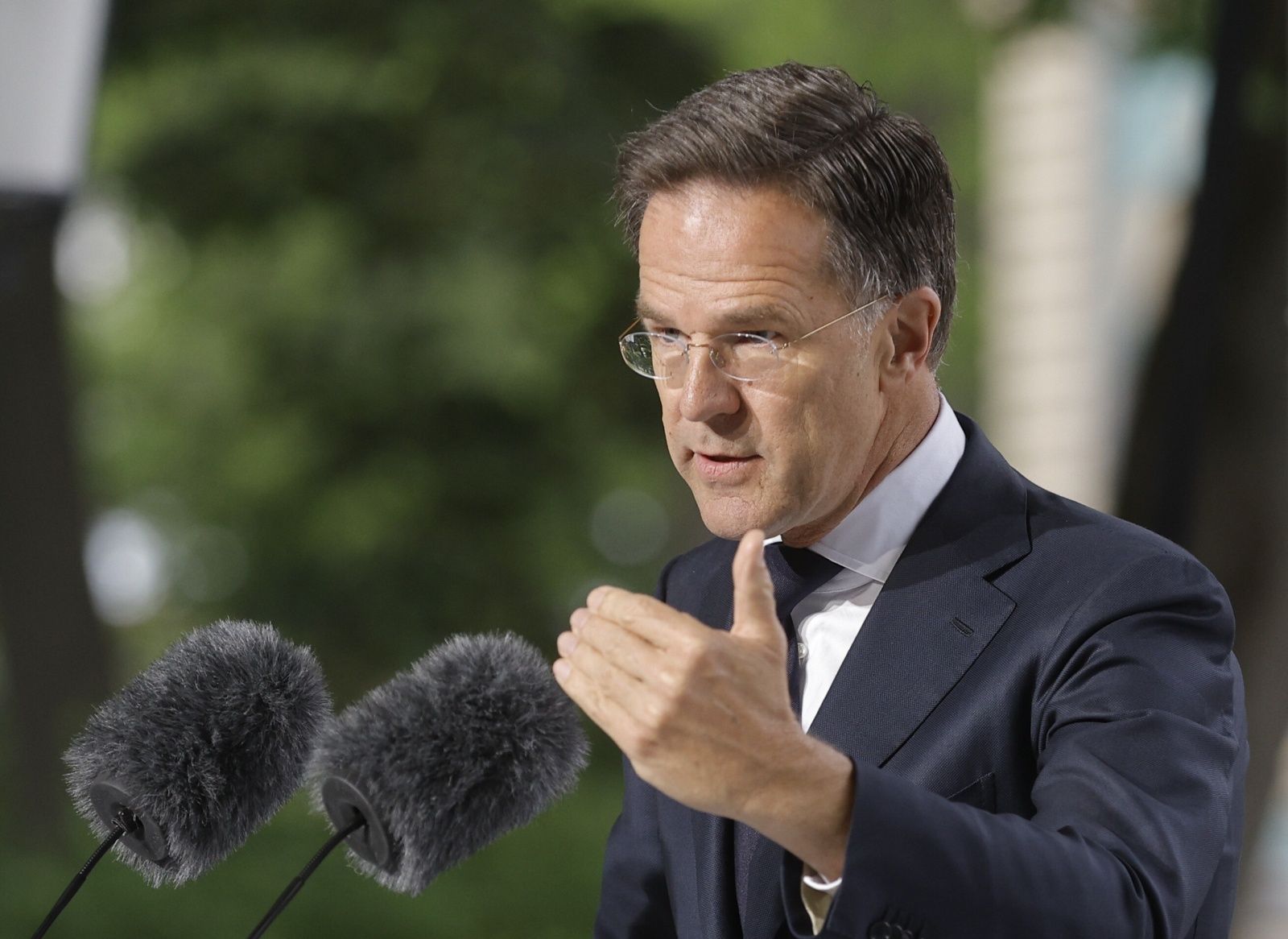 Rutte zwrócił się do młodych Rosjan. "Zostawią was na śmierć"