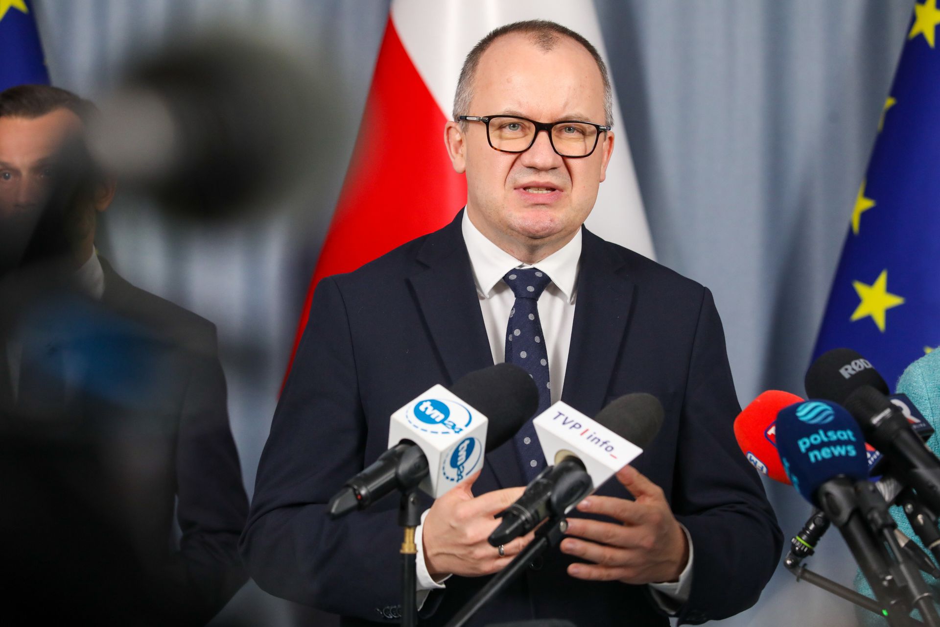 Wjechał w budynek sądu. Minister sprawiedliwości zapowiada kroki