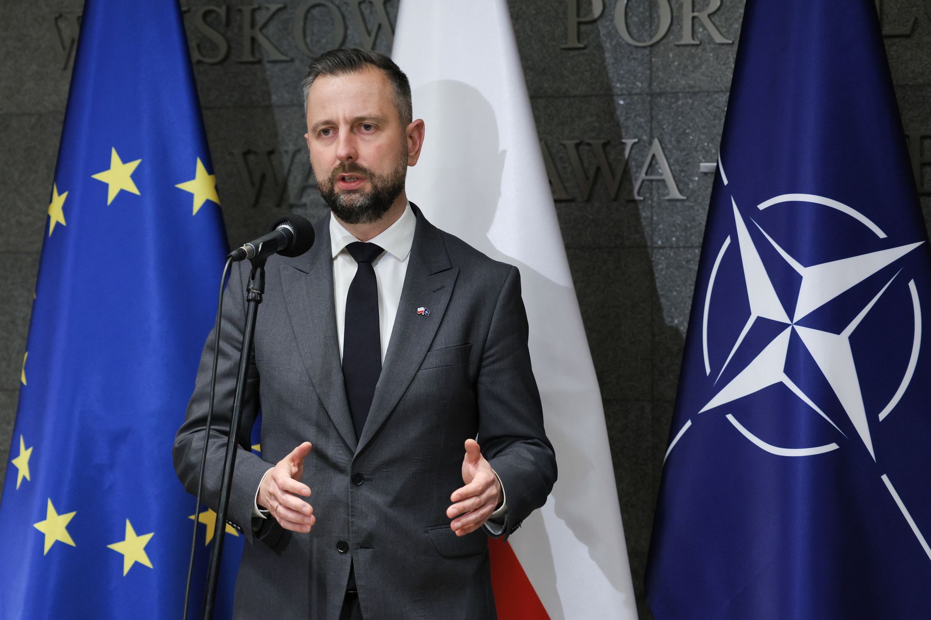 Szef MON o strategii Trumpa. "Nie może ponieść porażki"