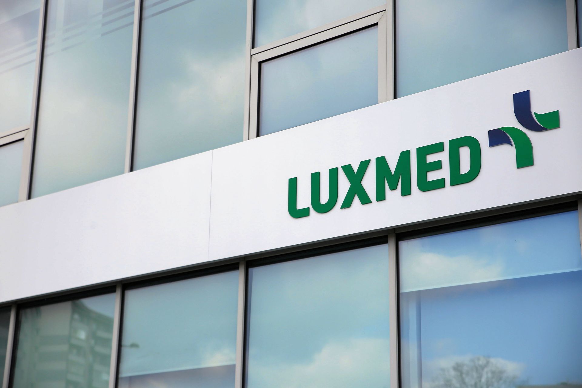 Luxmed nie chce leczyć seniorów? Sieć odpiera zarzuty