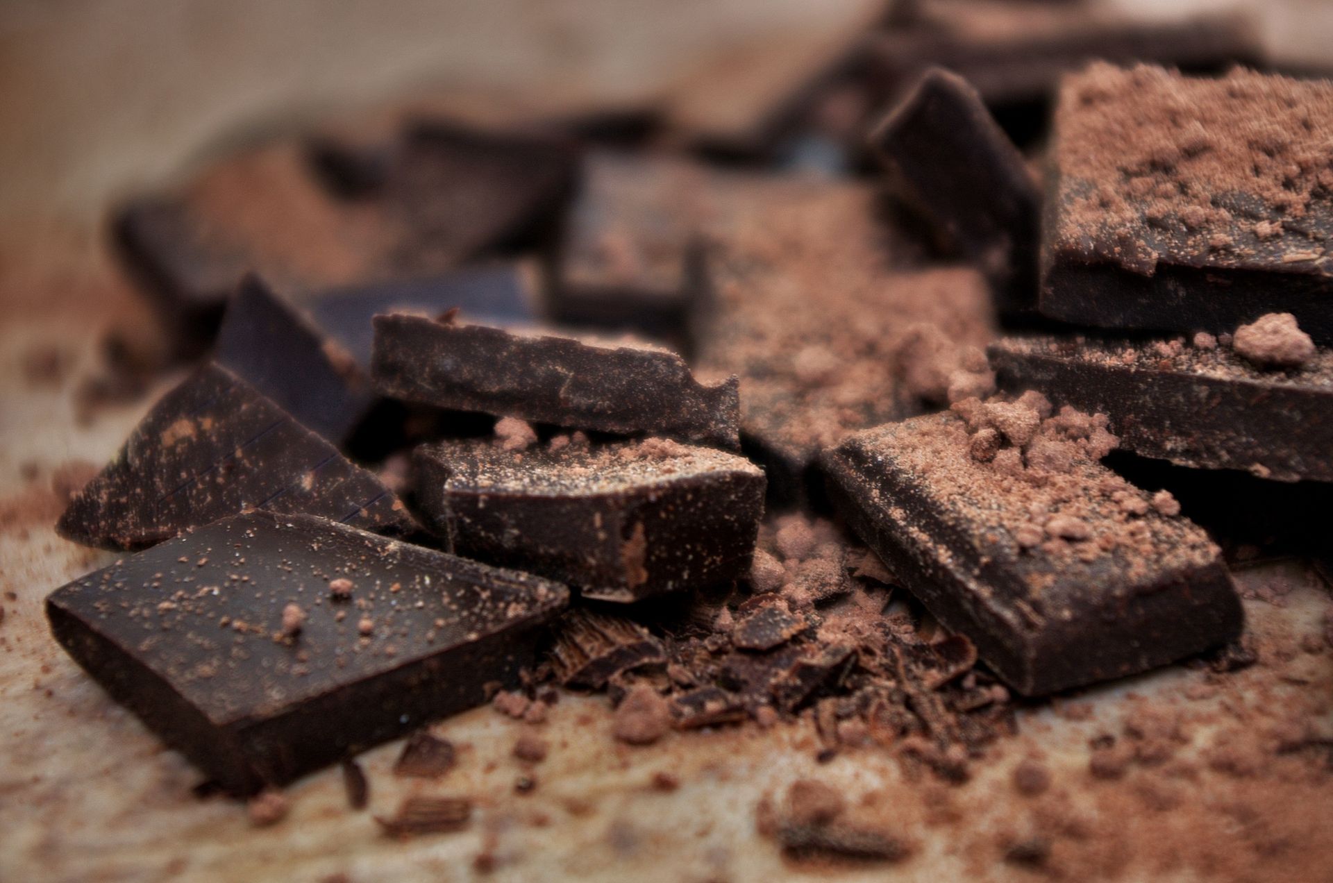 Naukowy zbadali. Tyle gorzkiej czekolady musisz zjeść, aby obniżyć ciśnienie