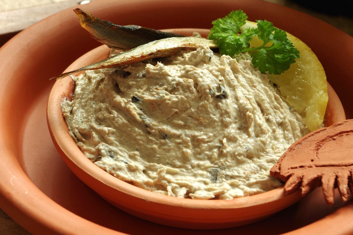 Rozgniatam widelcem i mieszam z twarogiem. Po takim śniadaniu cukier nie szybuje w górę