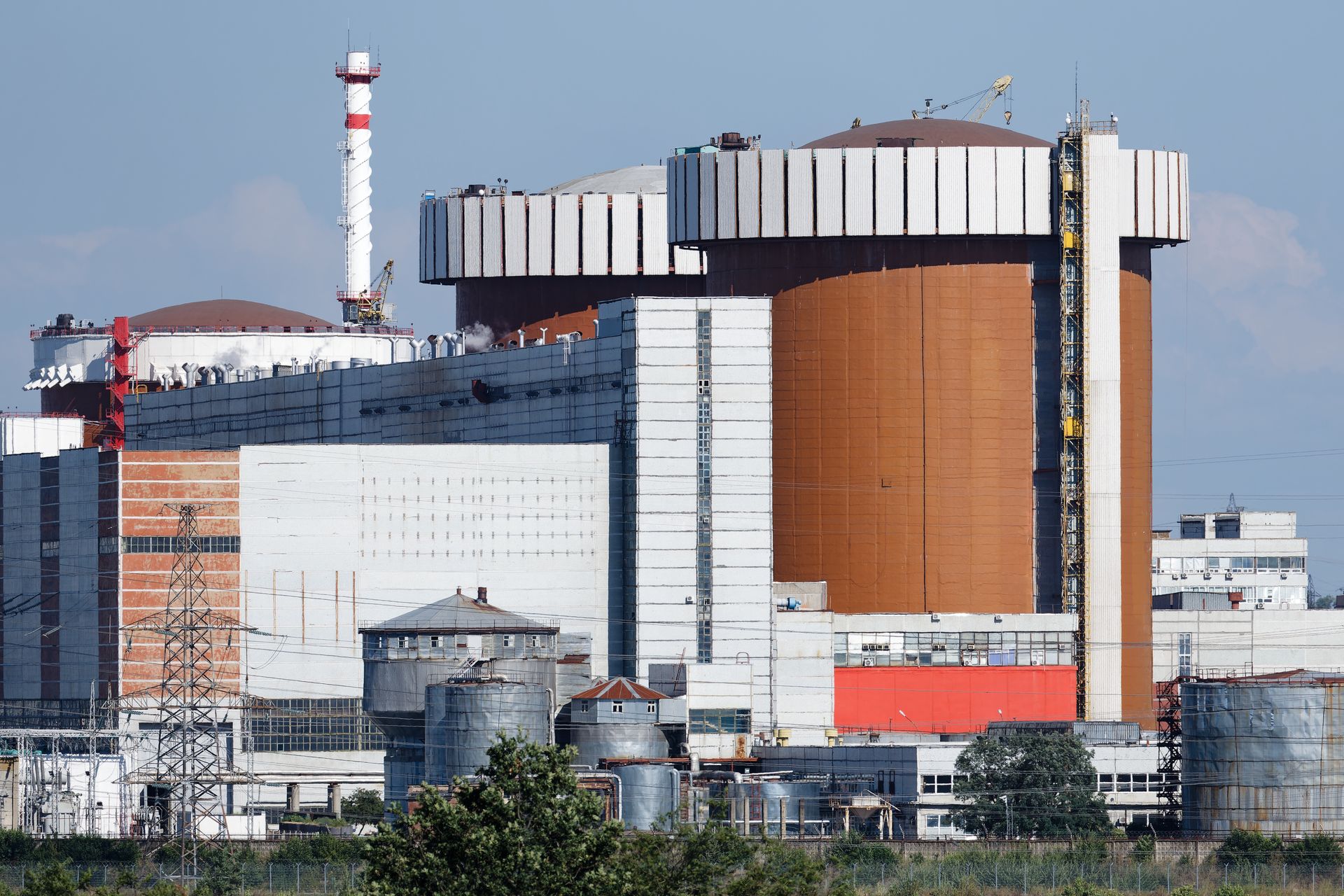 Eksplozja drona przy ukraińskiej elektrowni atomowej. Powstał lej