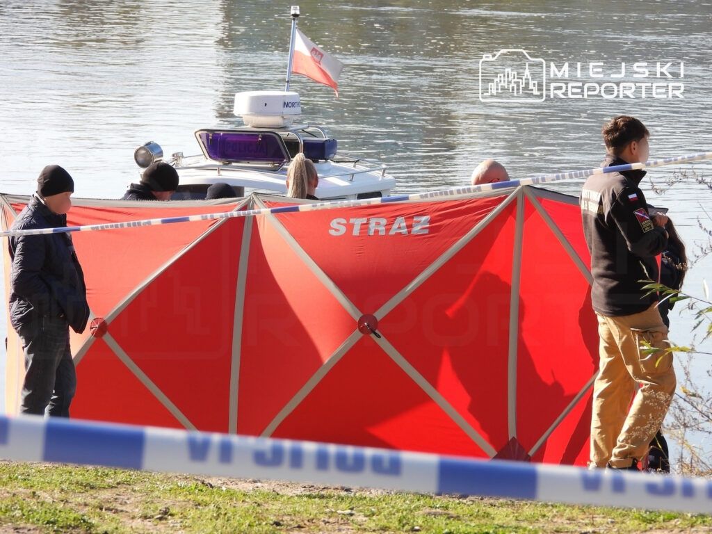 Warszawa: Kolejne ciało w Wiśle odnalezione przez ojca zaginionego Krzysztofa Dymińskiego. Na miejscu służby