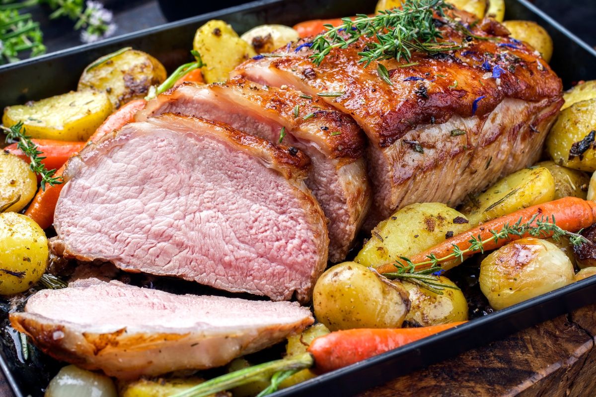 Pieczeń rozpada się przy krojeniu? Prawdopodobnie popełniłeś błąd podczas jej przygotowywania