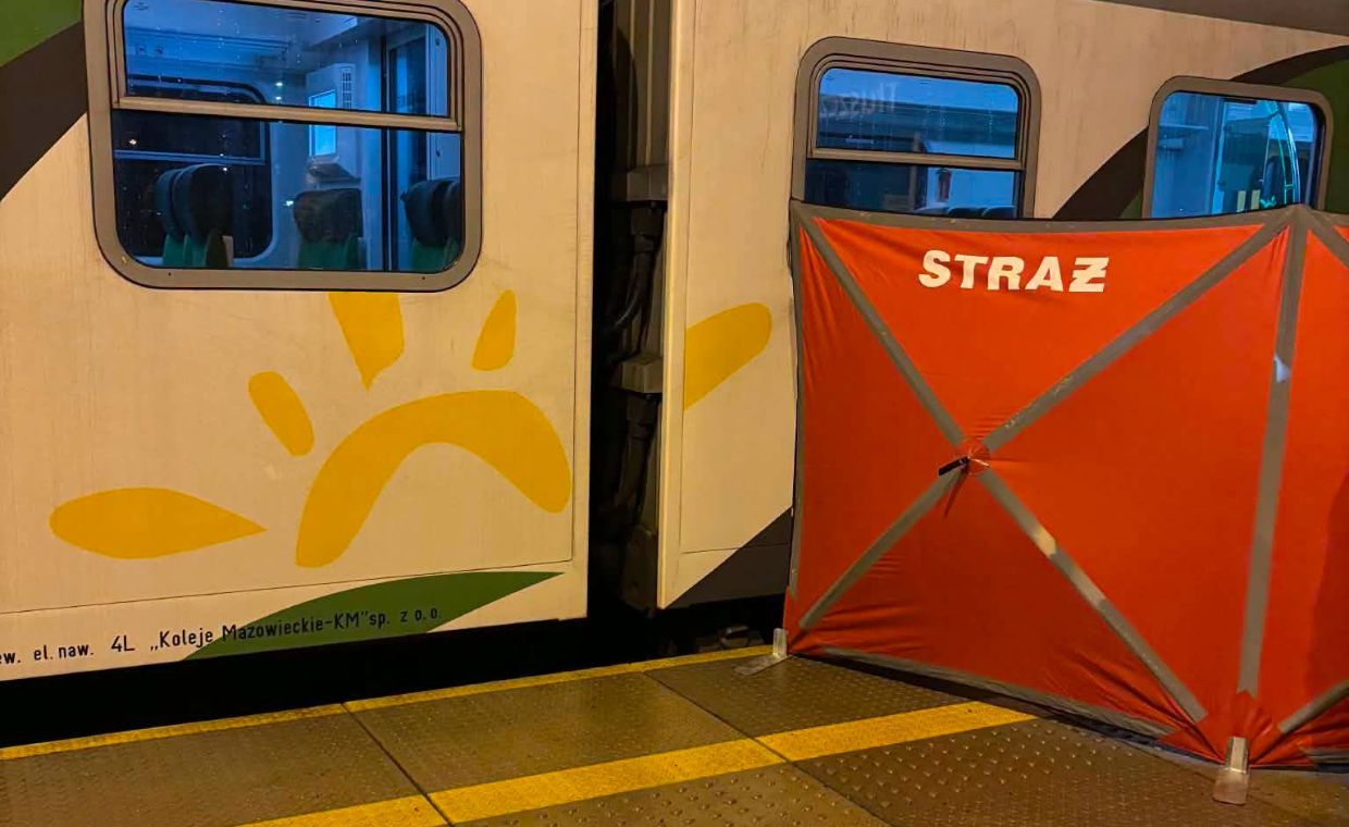 Śmierć na stacji w Tłuszczu. Mężczyzna wpadł pod jadący pociąg