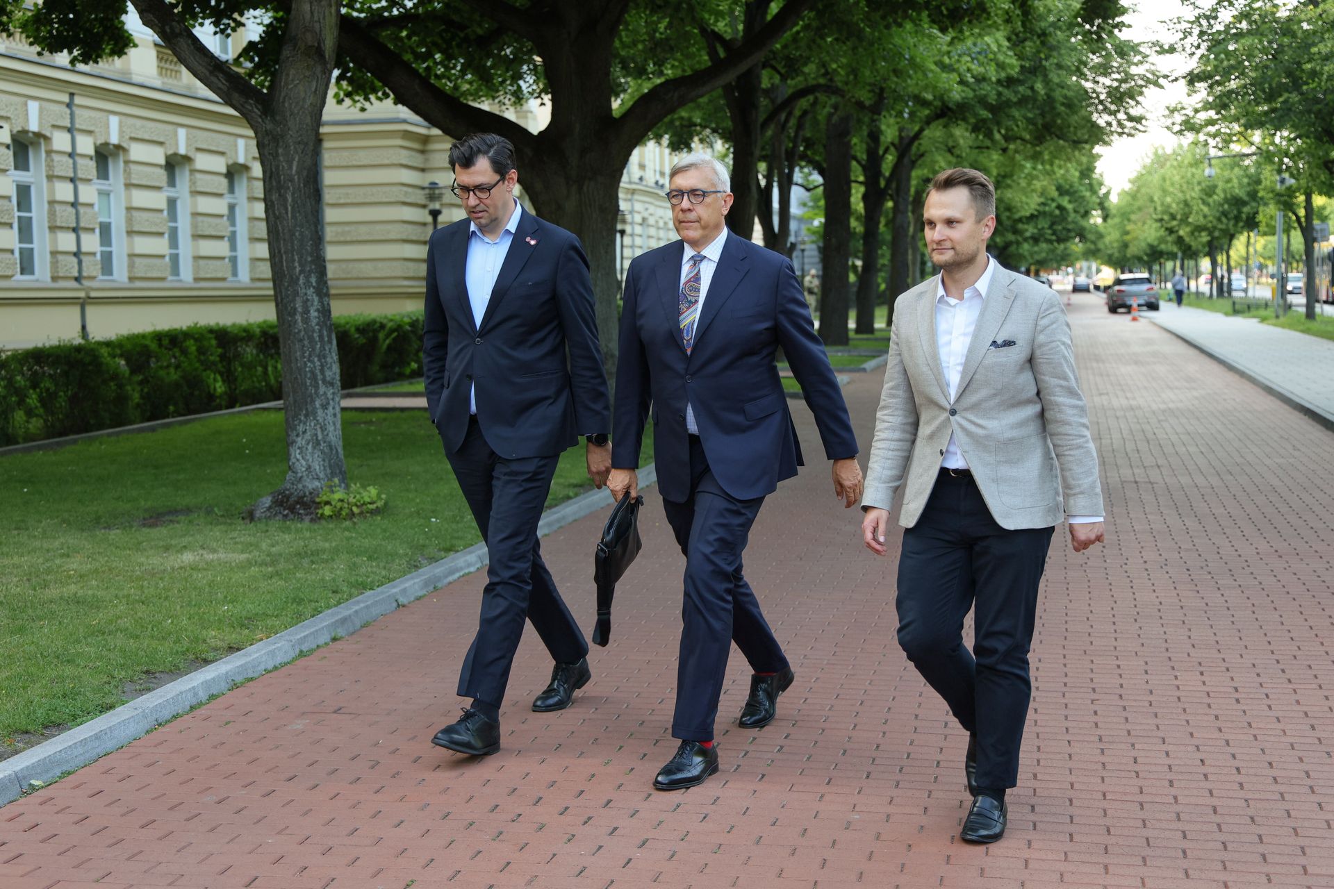 Tylko jeden głos krytyczny na klubie KO. Media: Sarkastyk wstąpił do partii