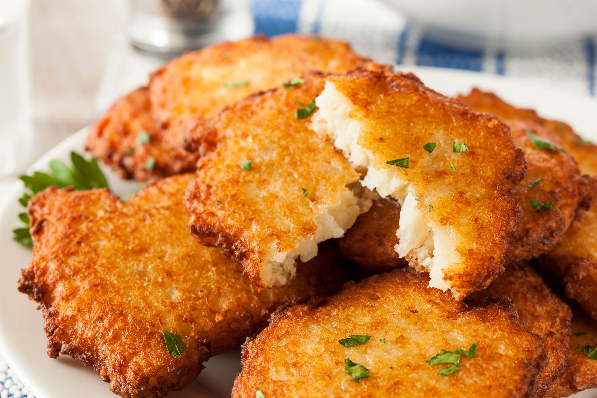 Z wczorajszych ziemniaków smażę placki. Szybki i tani obiad