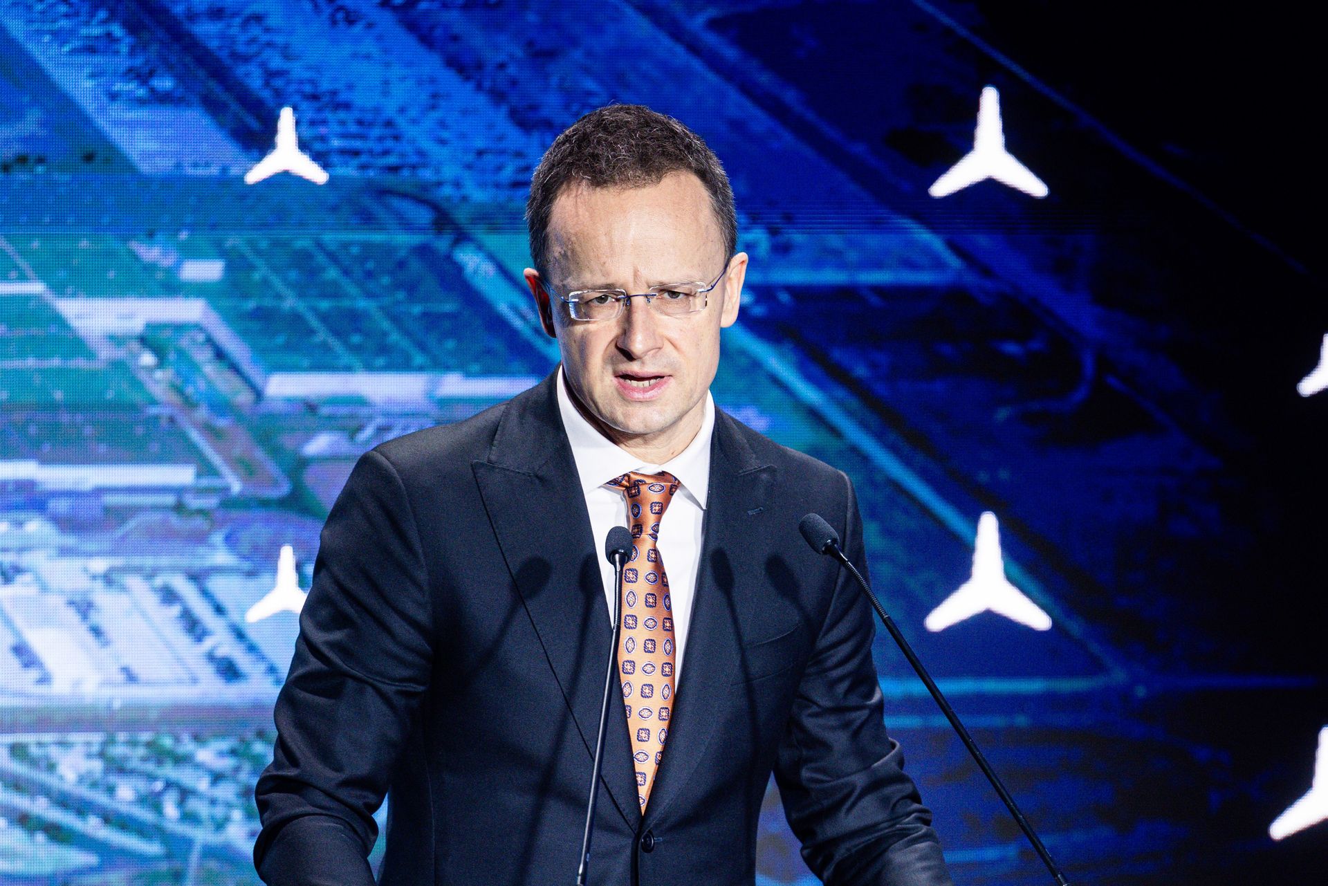 Przedziwne konferencje Szijjarto. Kazał na nie przychodzić pracownikom