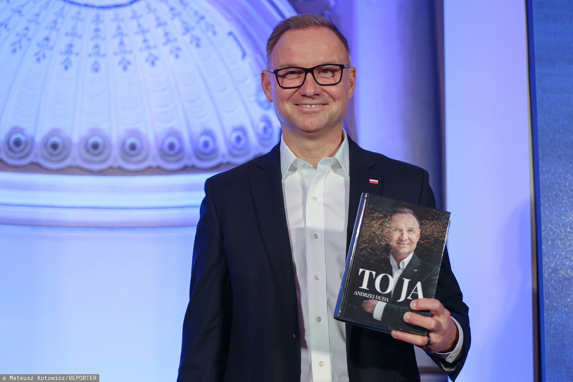 Książka Dudy w Biedronce. "Chyba coś kiepsko idzie sprzedaż"