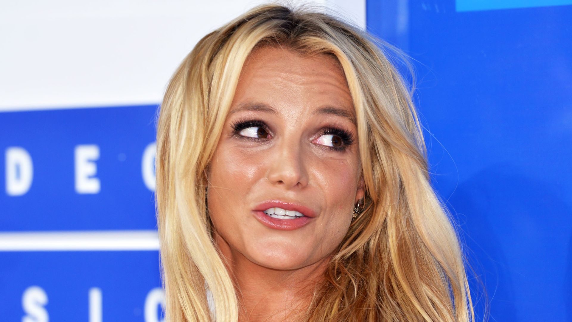 Britney Spears miała wywołać zamieszanie na pokładzie samolotu. Media: "Zaczęła pić i palić. SPRAWIAŁA PROBLEMY"