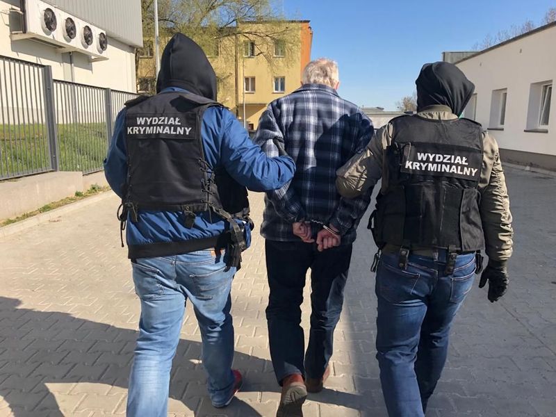 Zadał 240 ciosów nożem. Sąd umorzył postępowanie