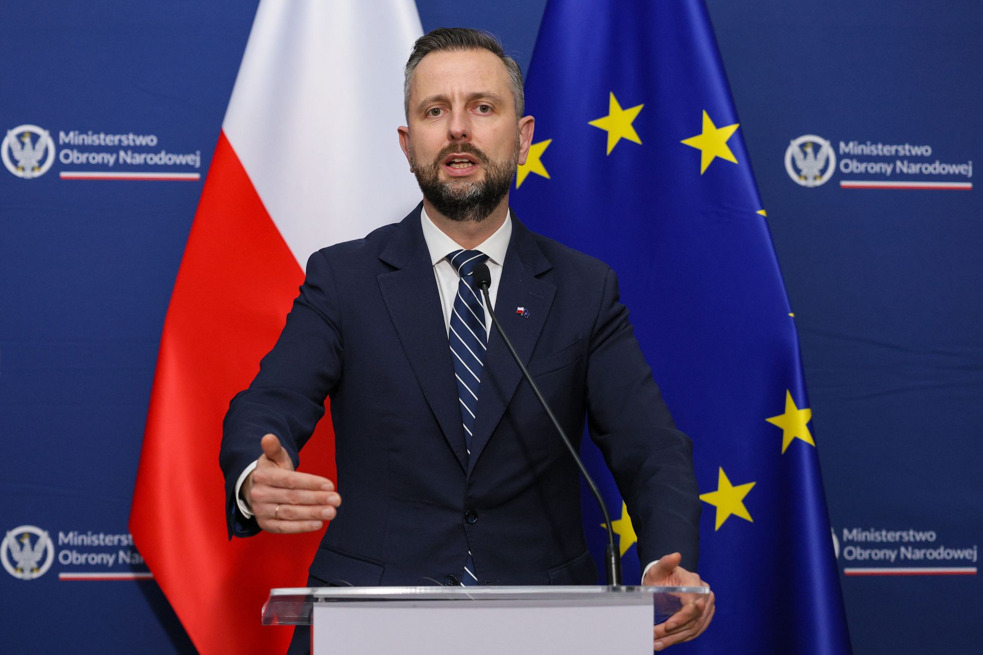 Szef MON o murze dronowym. Przeciwdziałanie strategii Rosji