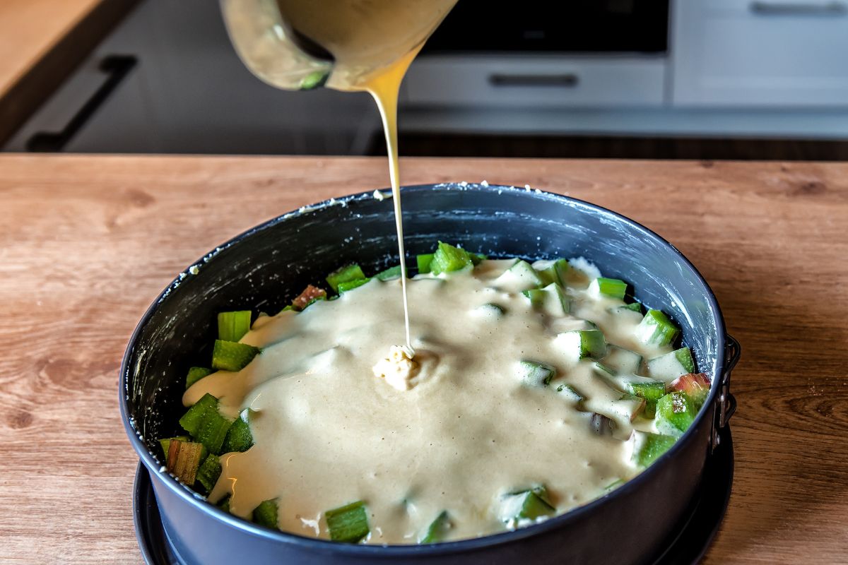 Piekę dużą blachę tego ciasta na majówkę. Wszystko schodzi do kawy na świeżym powietrzu