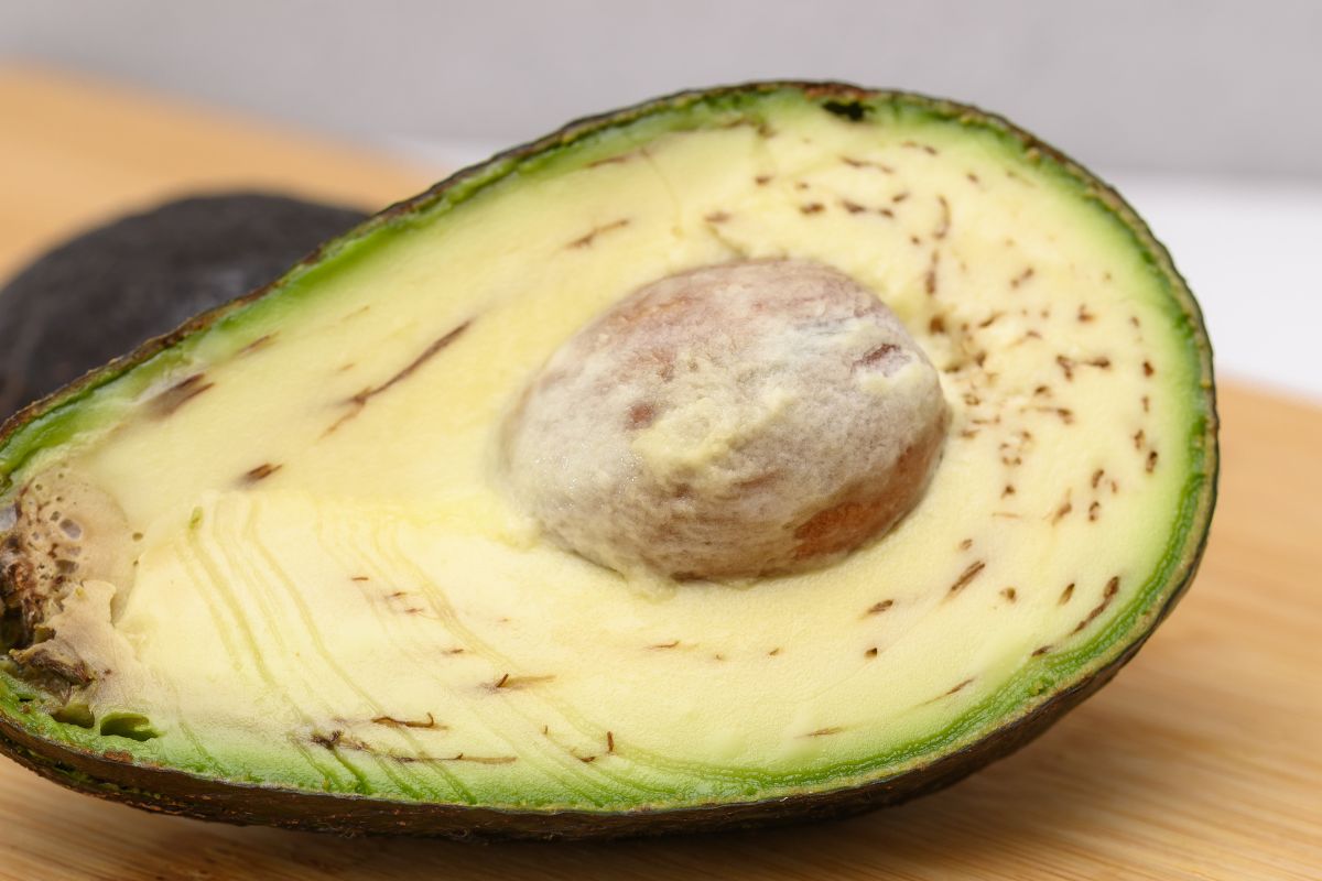 Masz dość tego, iż awokado gwałtownie ciemnieje? Jest na to sposób