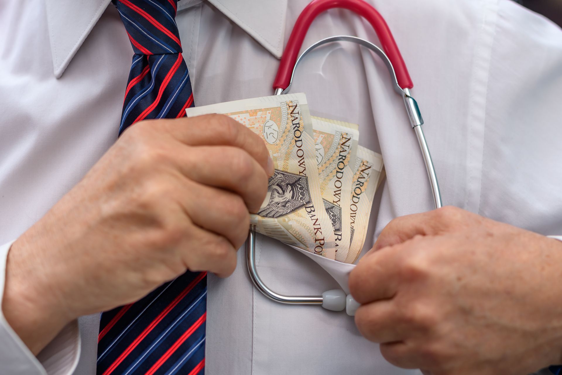 450 zł za obejrzenie gardła. Tak drożeją wizyty u lekarzy