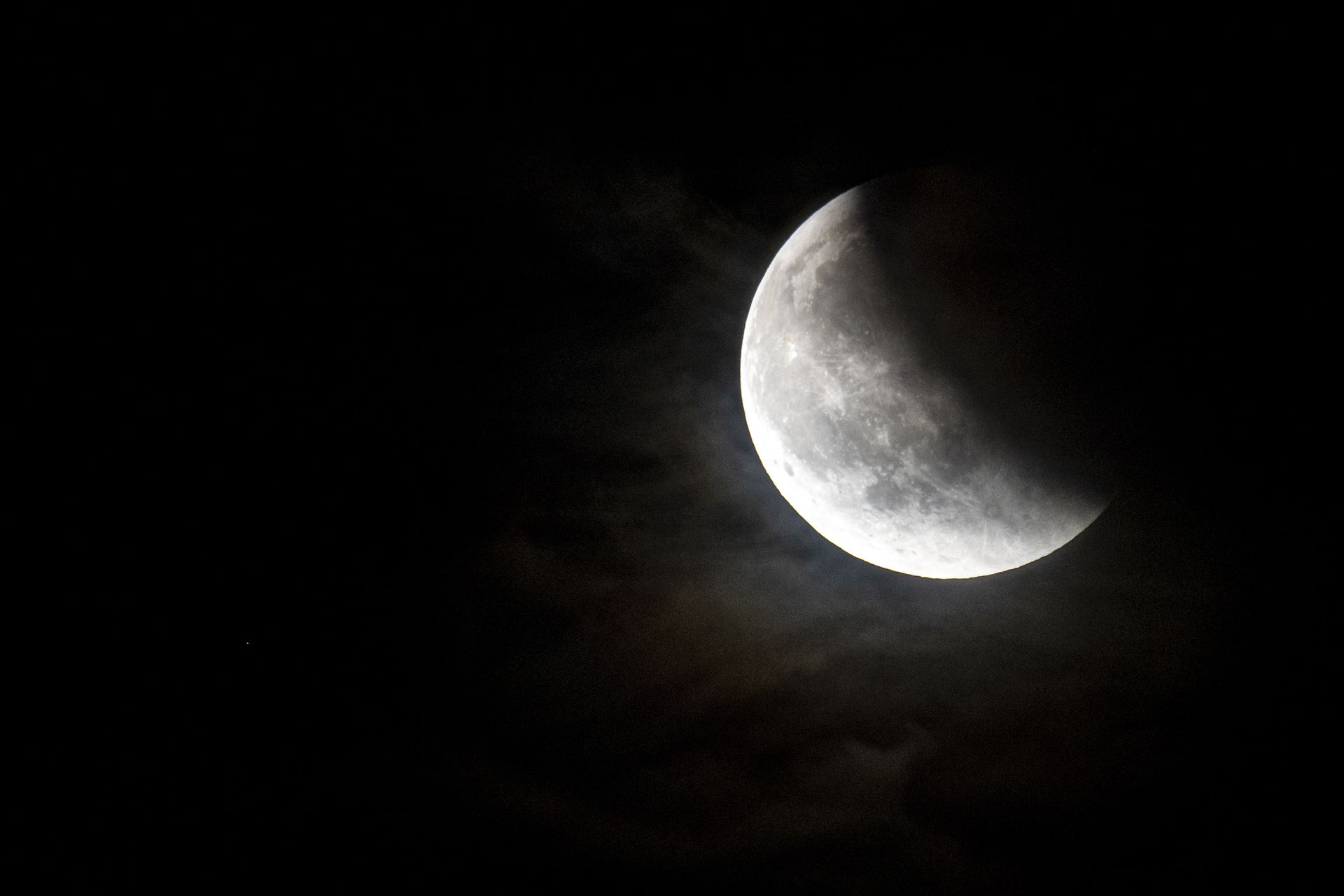 Nowe odkrycia. Dwie strony Księżyca różnią się bardziej, niż sądzono