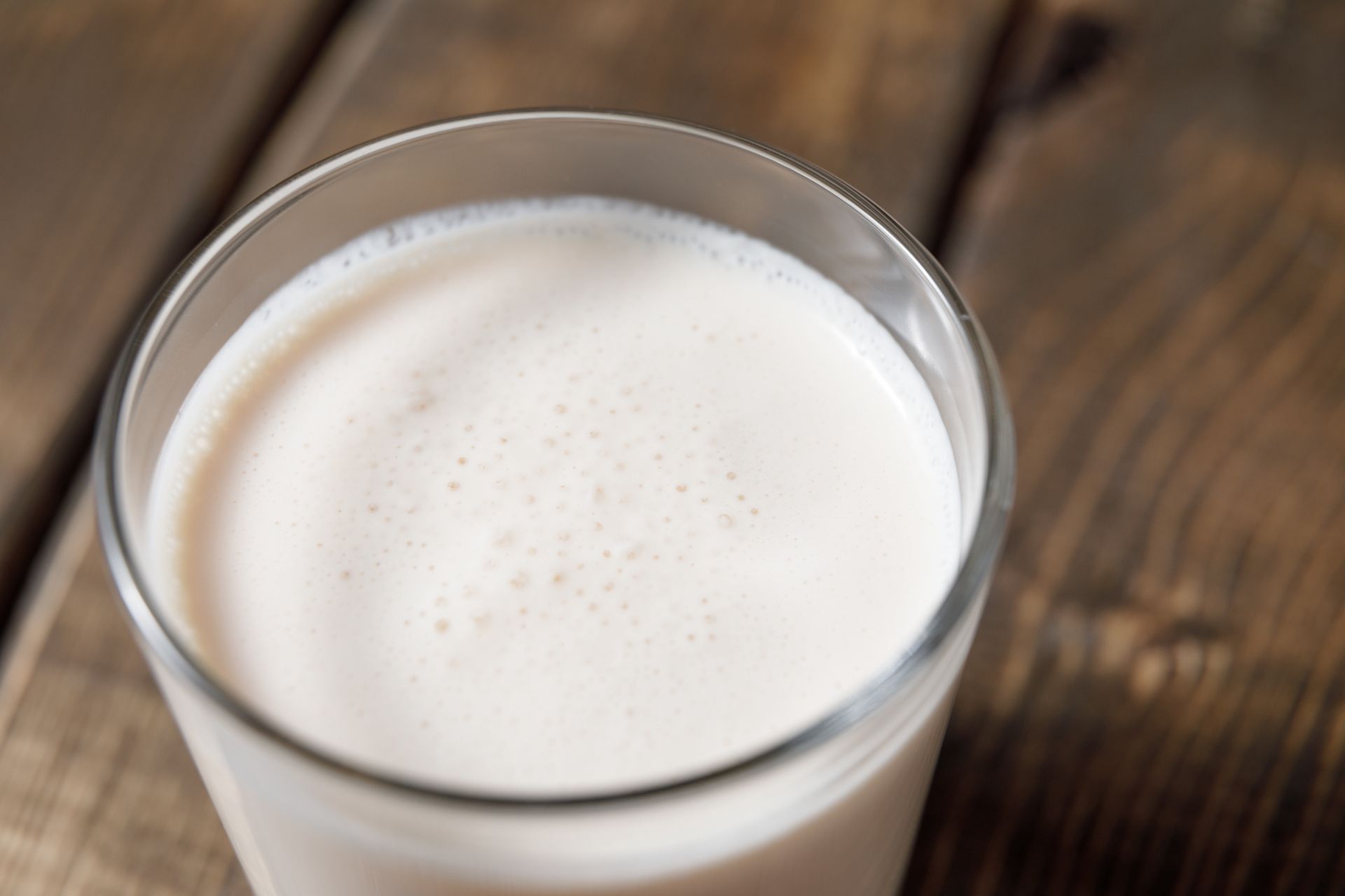 Jaki jest najlepszy kefir z Biedronki? Znany dietetyk wskazał konkretny produkt