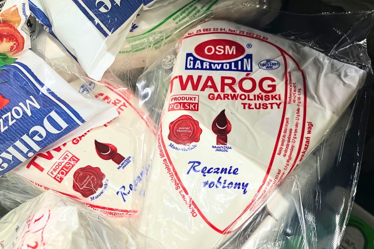 W Biedronce jest dobry twaróg na gzik. Prosty skład, ale czy wychodzi taniej?