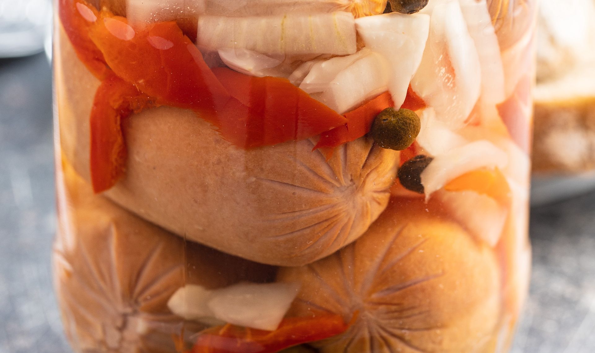 Czeski sposób na parówki może szokować. Najpierw nikt nie chce spróbować, potem brakuje dokładki