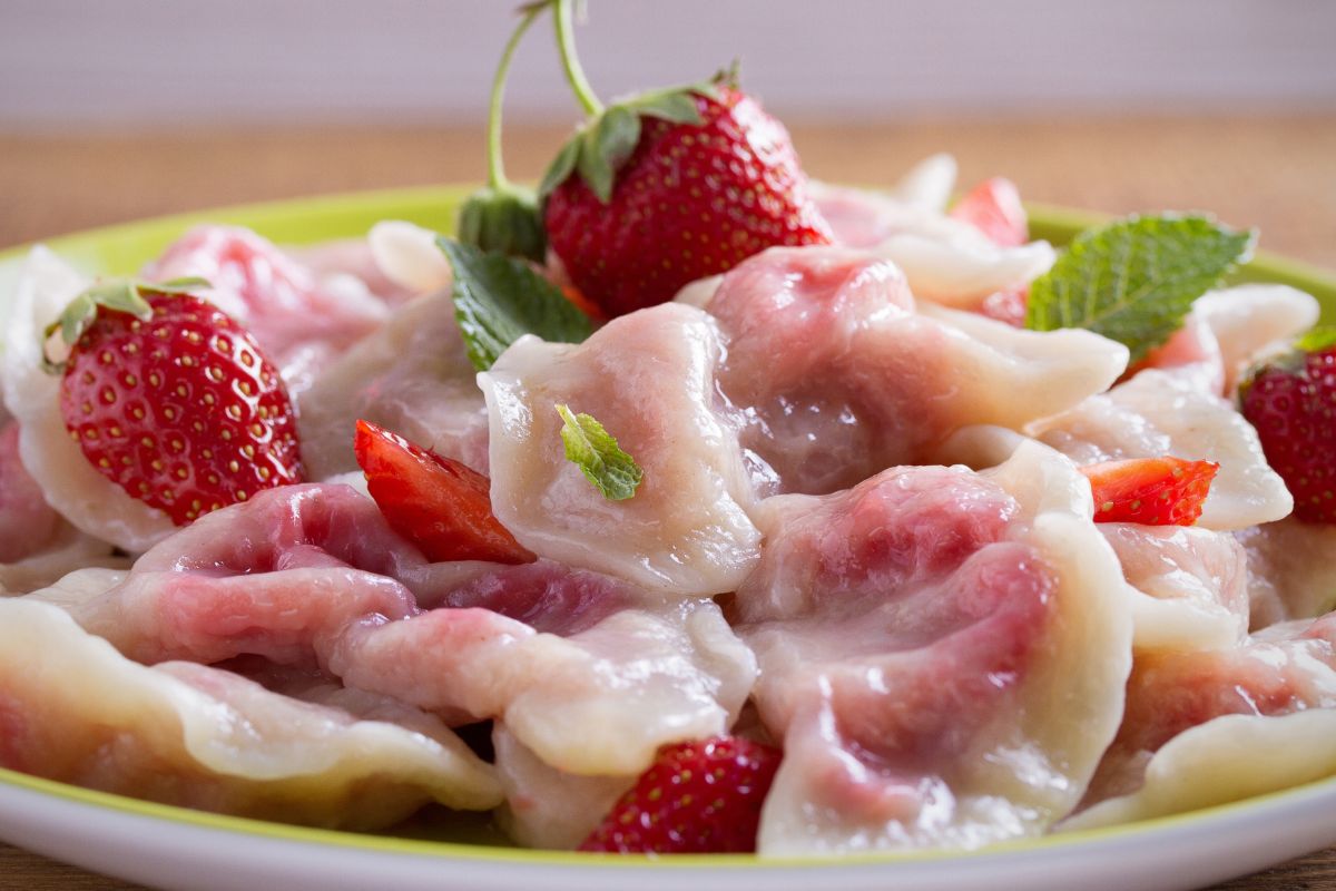 Pierogi z truskawkami robię tak, jak uczyła babcia. Są kosmiczne smaczne