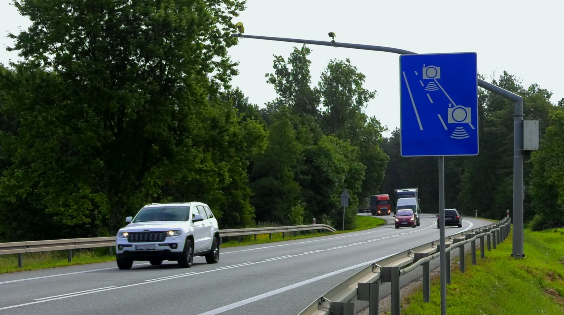 Automatyczny nadzór na drogach pod lupą Polaków. 61 proc. jest "za"