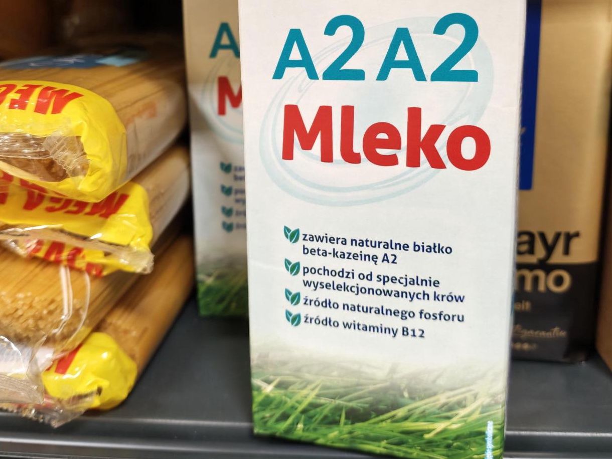 Wygląda jak nowość, ale to mleko znane w Polsce od ponad roku. Dietetyk wyjaśnia, o co chodzi z A2A2
