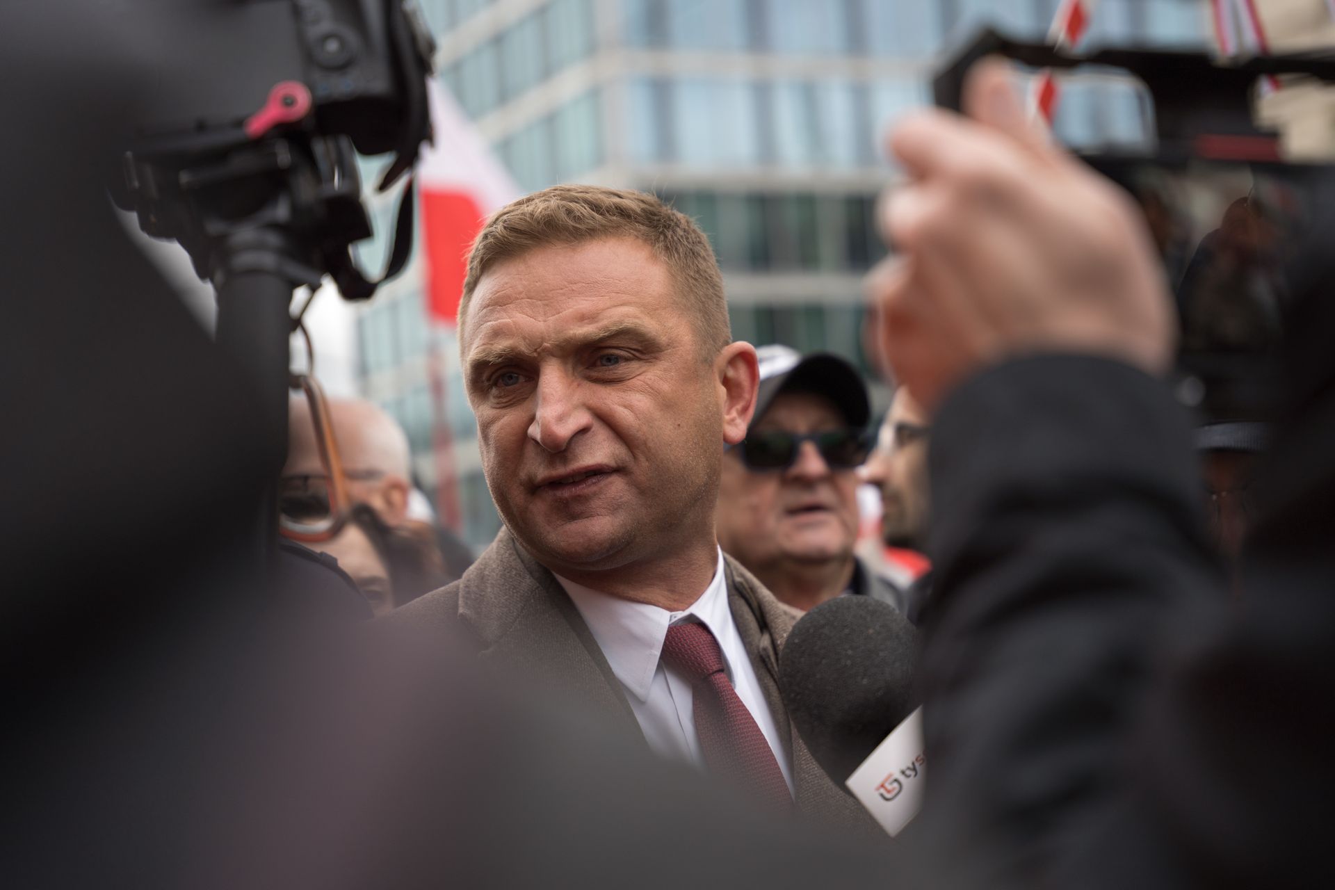 Fundacja ludzi Bąkiewicza, KAS i duże pieniądze