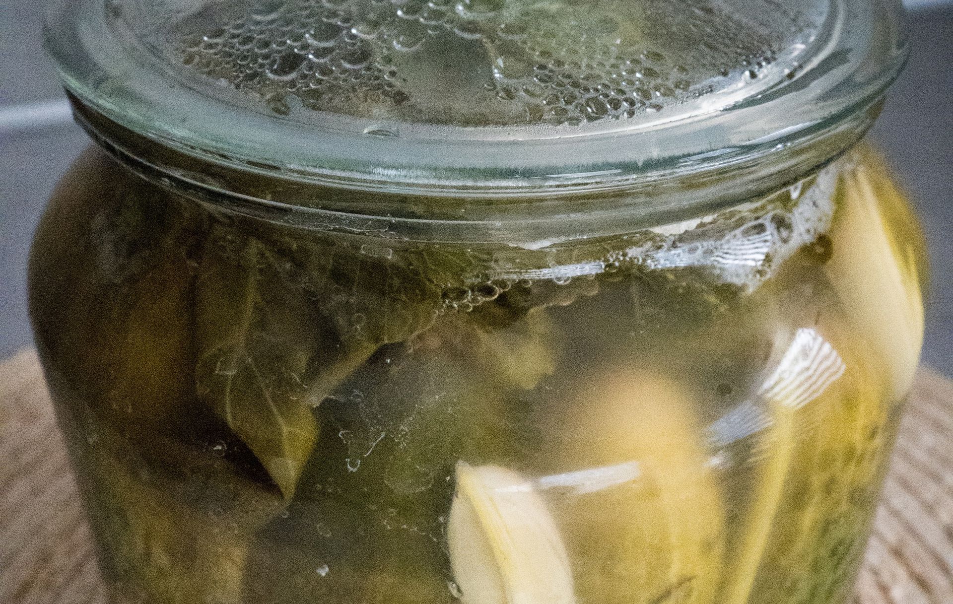 Zamiast wylewać, pij codziennie. Metabolizm ruszy z kopyta, a jelita będą chodzić jak w zegarku