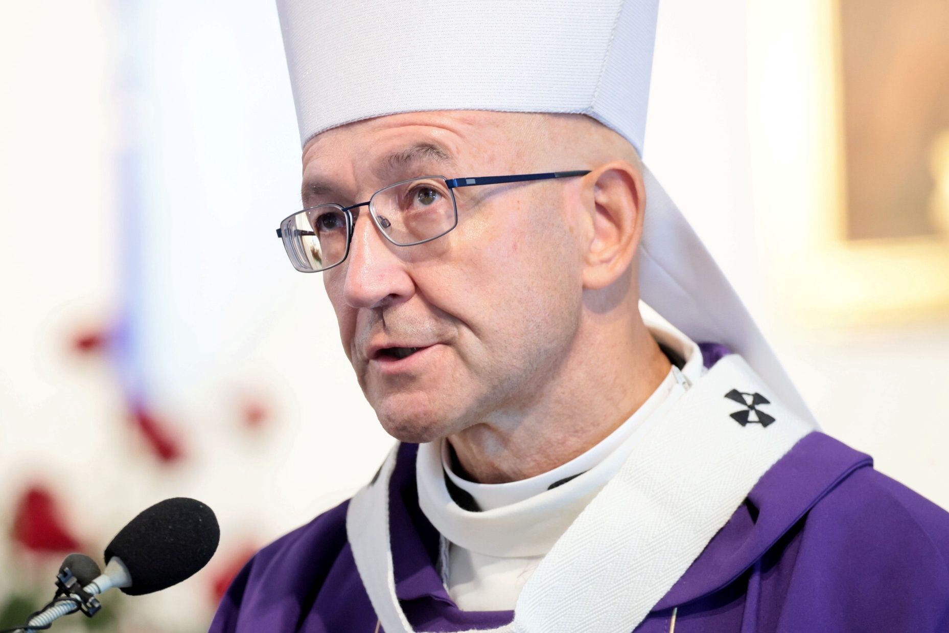 Głos Kościoła w sprawie kryzysu wokół TK. Abp Galbas zwrócił się do Polaków