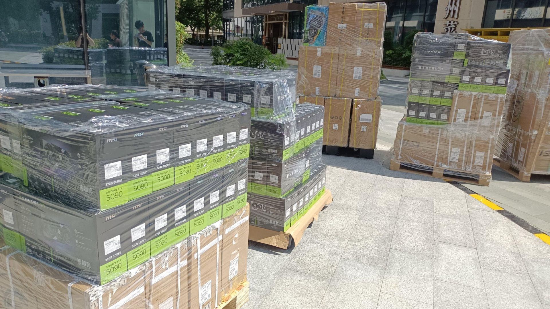 Dwie palety kart GeForce RTX 5090 przepadły bez śladu. Straty idą w miliony