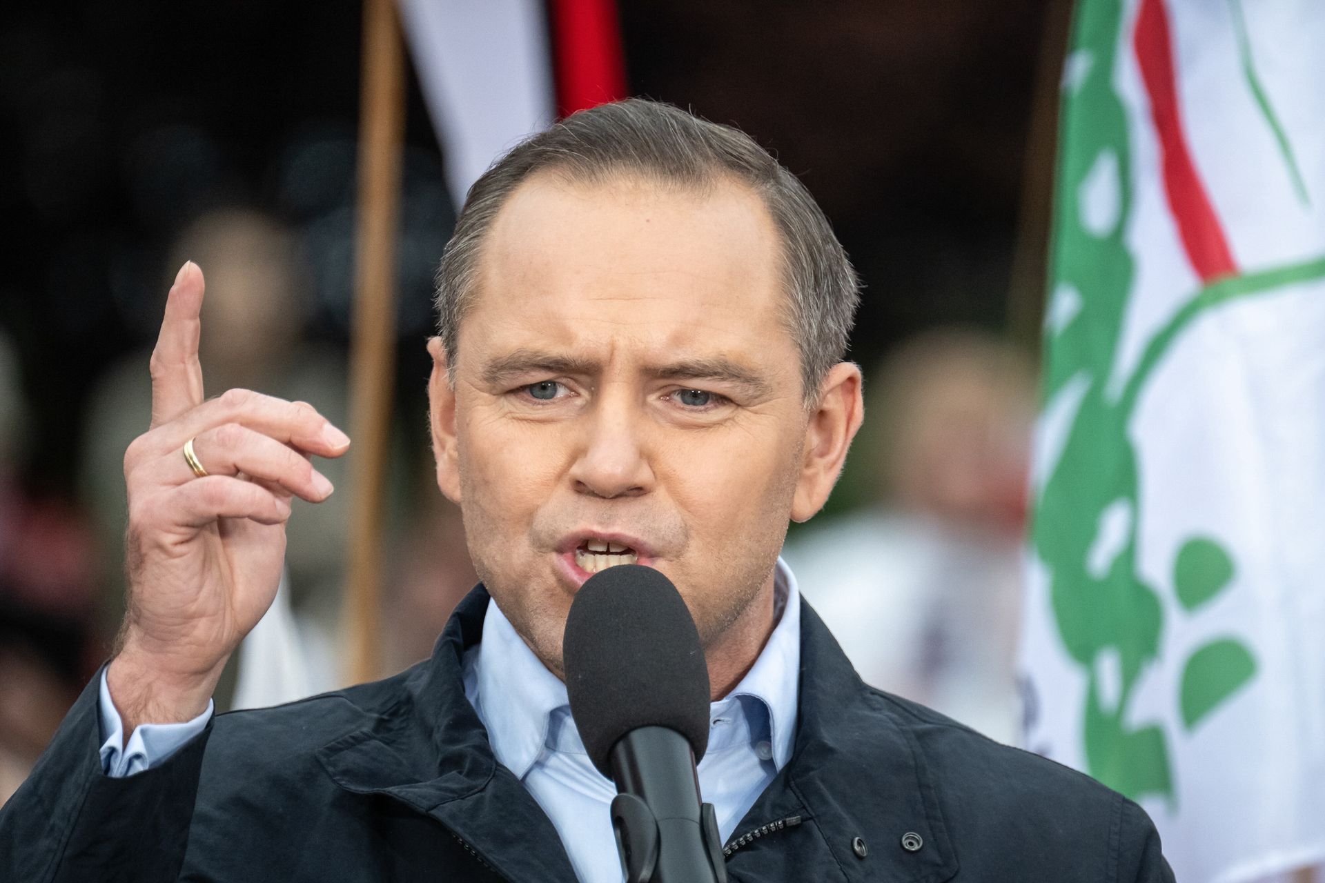 Czy afera z kawalerką Nawrockiego wpłynie na II turę wyborów? Sondaż
