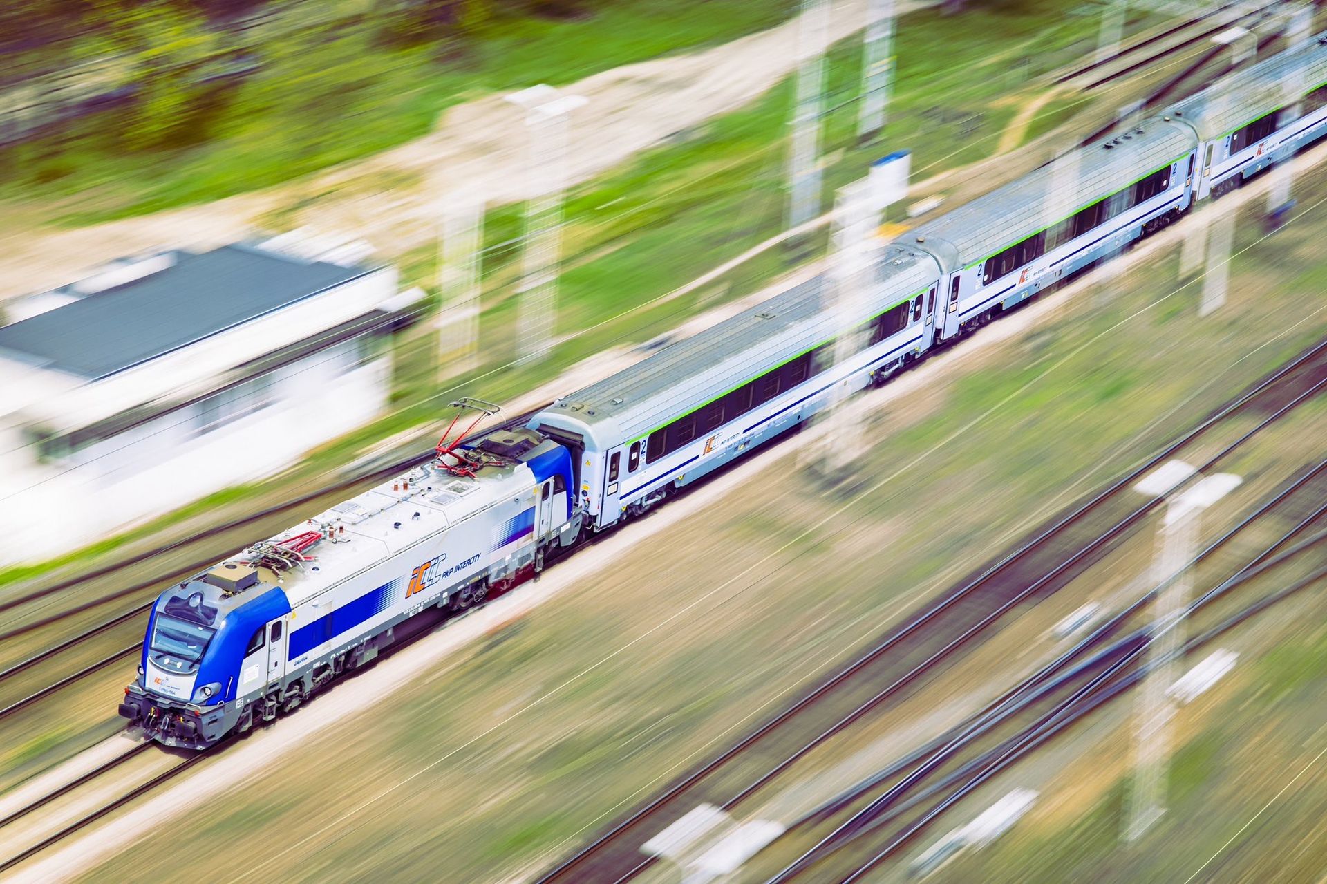 Koniec problemów z internetem w pociągach? PKP Intercity kontra XXI w.