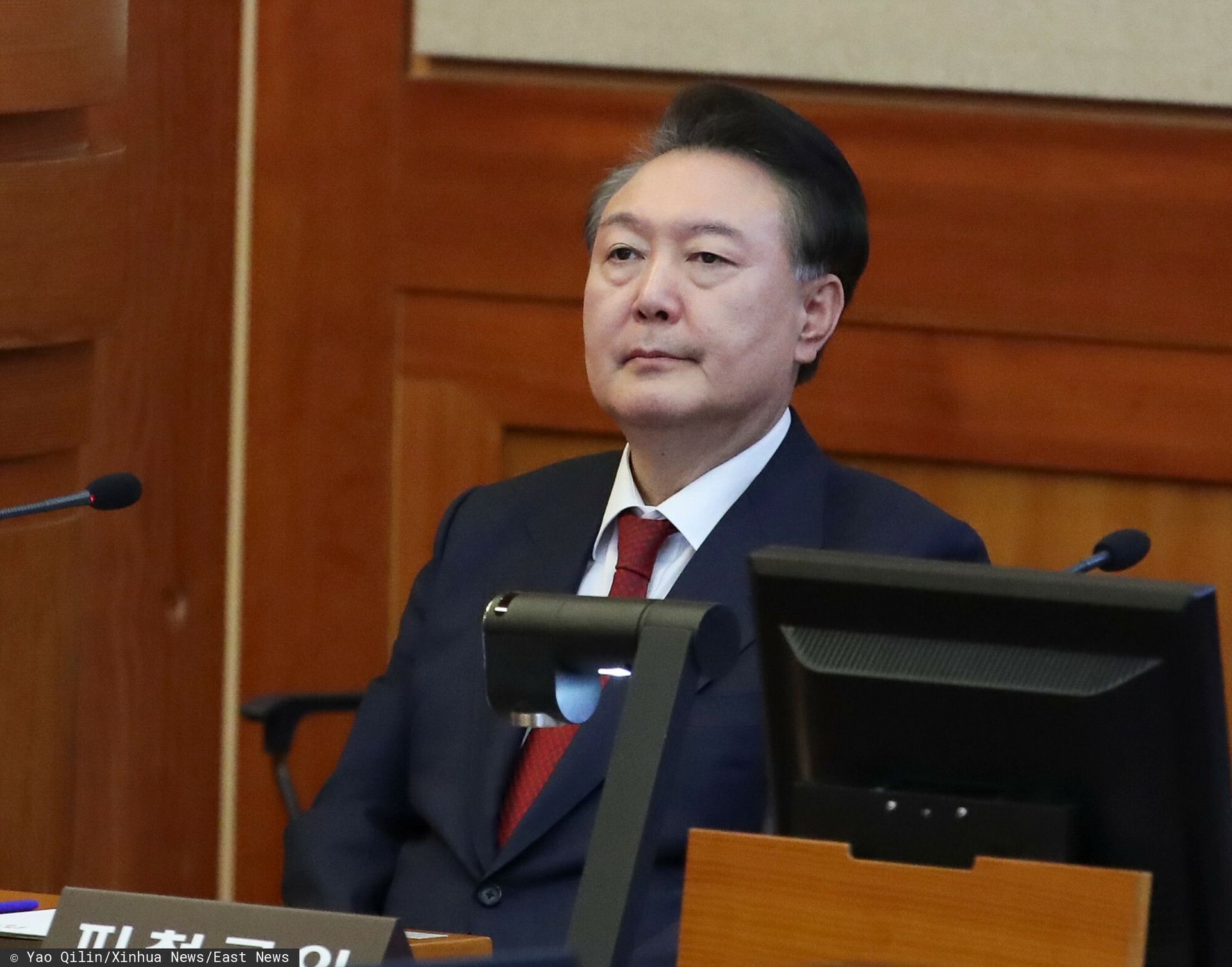 Działo się w nocy. Jun Suk Jeol usunięty z urzędu