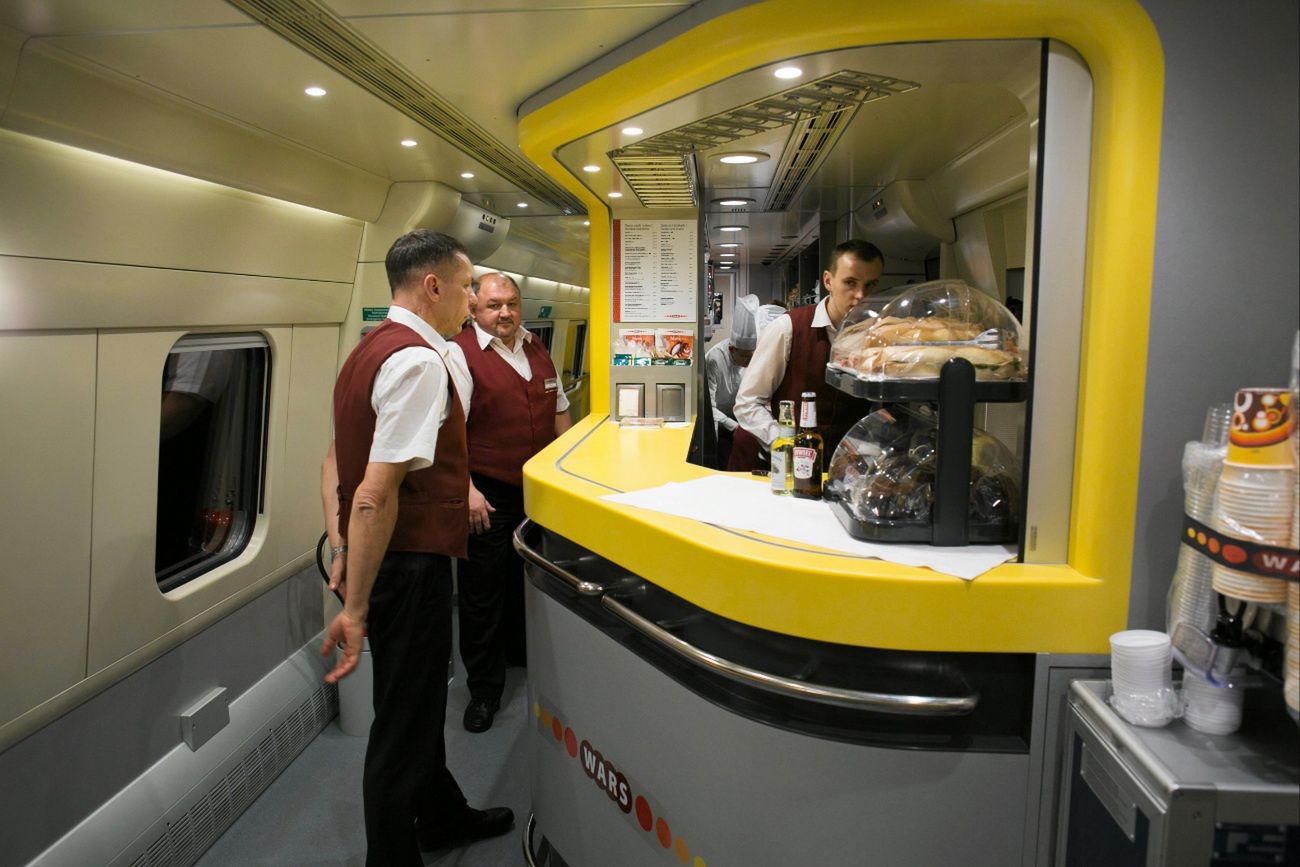 To danie jest hitem w Warsie. Pasażerowie zamówili ponad 300 tys. sztuk