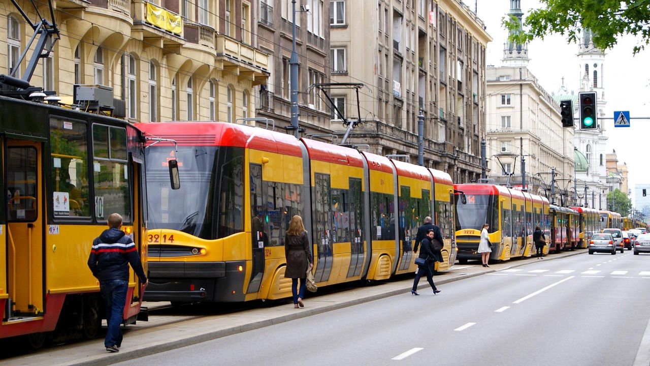 Darmowa komunikacja miejska w Warszawie. Kto może skorzystać?