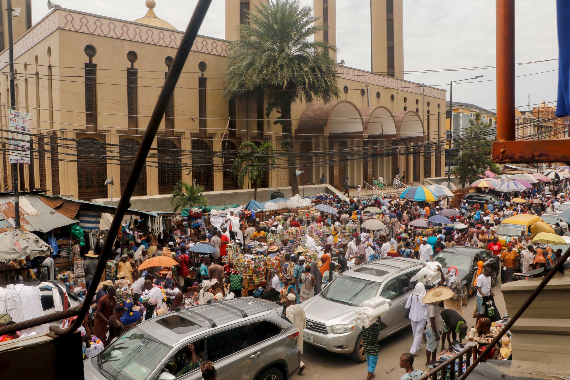 W Nigerii wyszli na ulice po śmierci Chameneiego. "Śmierć Ameryce!"