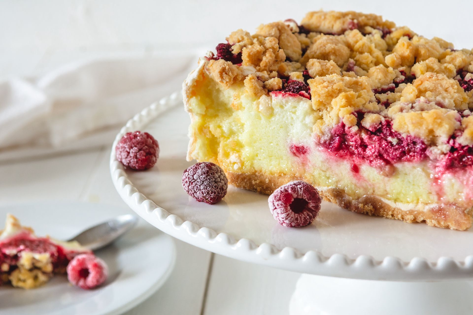 Na weekend upiecz malinową rozpustę. Nie żałuj na wierzch kruszonki wg "złotej proporcji"