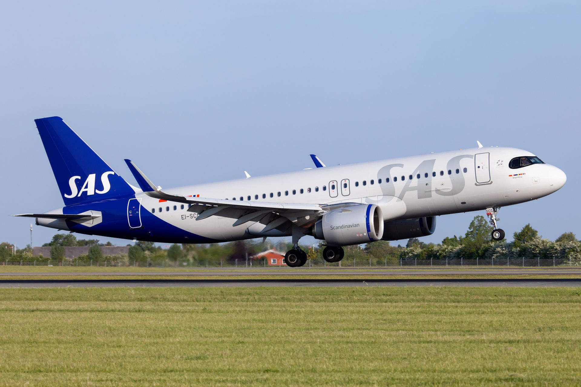 Incydent na lotnisku. Pilot Airbusa rozpoczął start z drogi kołowania