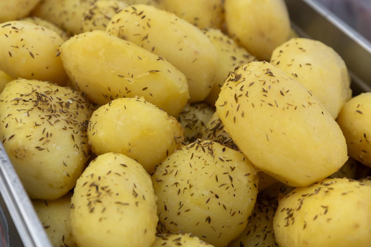 Czeskie gospodynie dodają do gotowania ziemniaków. To podbija smak lepiej niż inne przyprawy