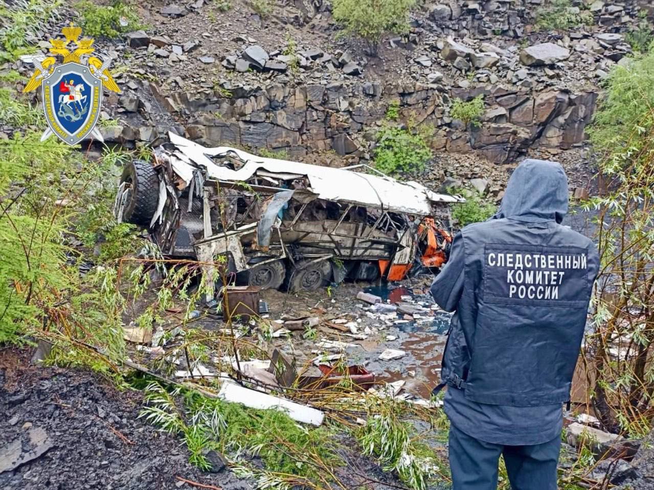 Autobus spadł ze skarpy w Rosji. 13 osób nie żyje