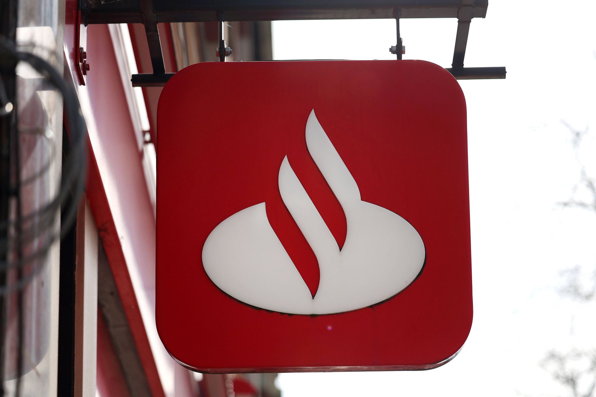 Santander Bank Polska zniknie z Polski. Co to oznacza dla klientów banku?