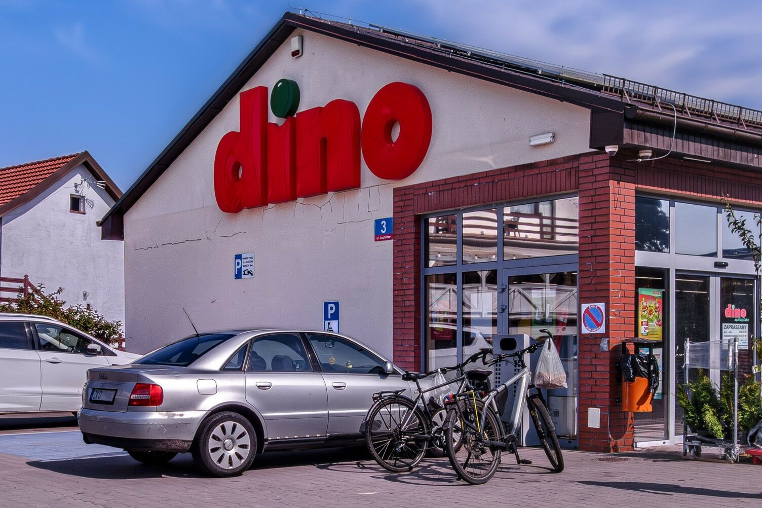 "Firma nie słucha pracowników". Rośnie temperatura wokół sporu z Dino