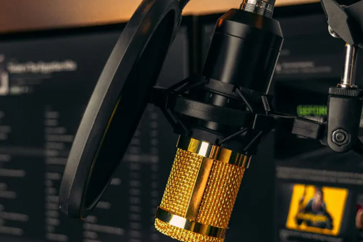 Tyle osób słuchało radia w 2025 roku. Najwięcej słuchaczy w samochodzie