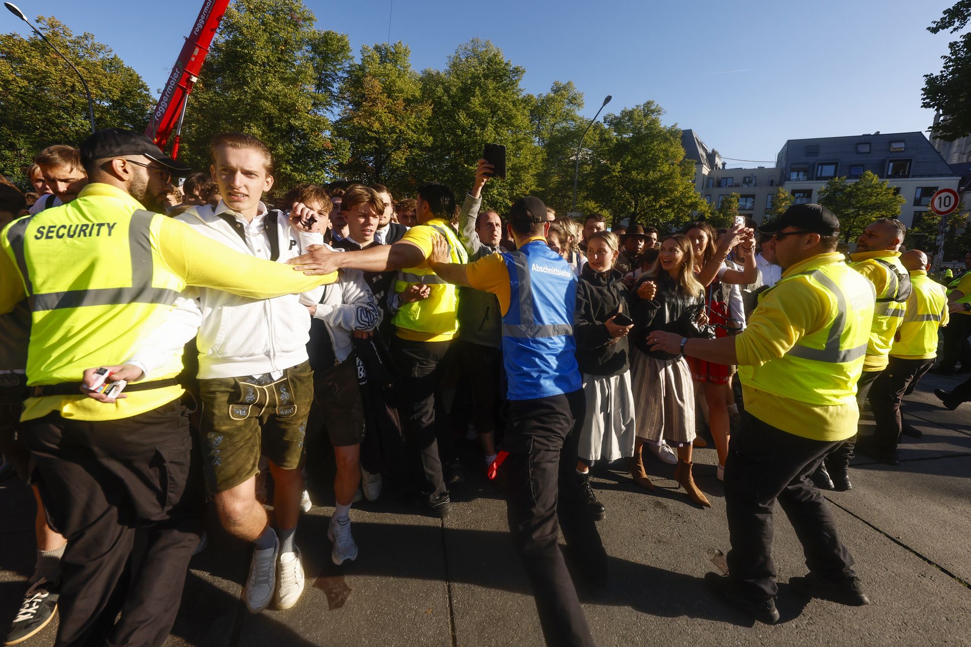 Oktoberfest w Monachium. Polak zaatakowany, policja szuka ochroniarza