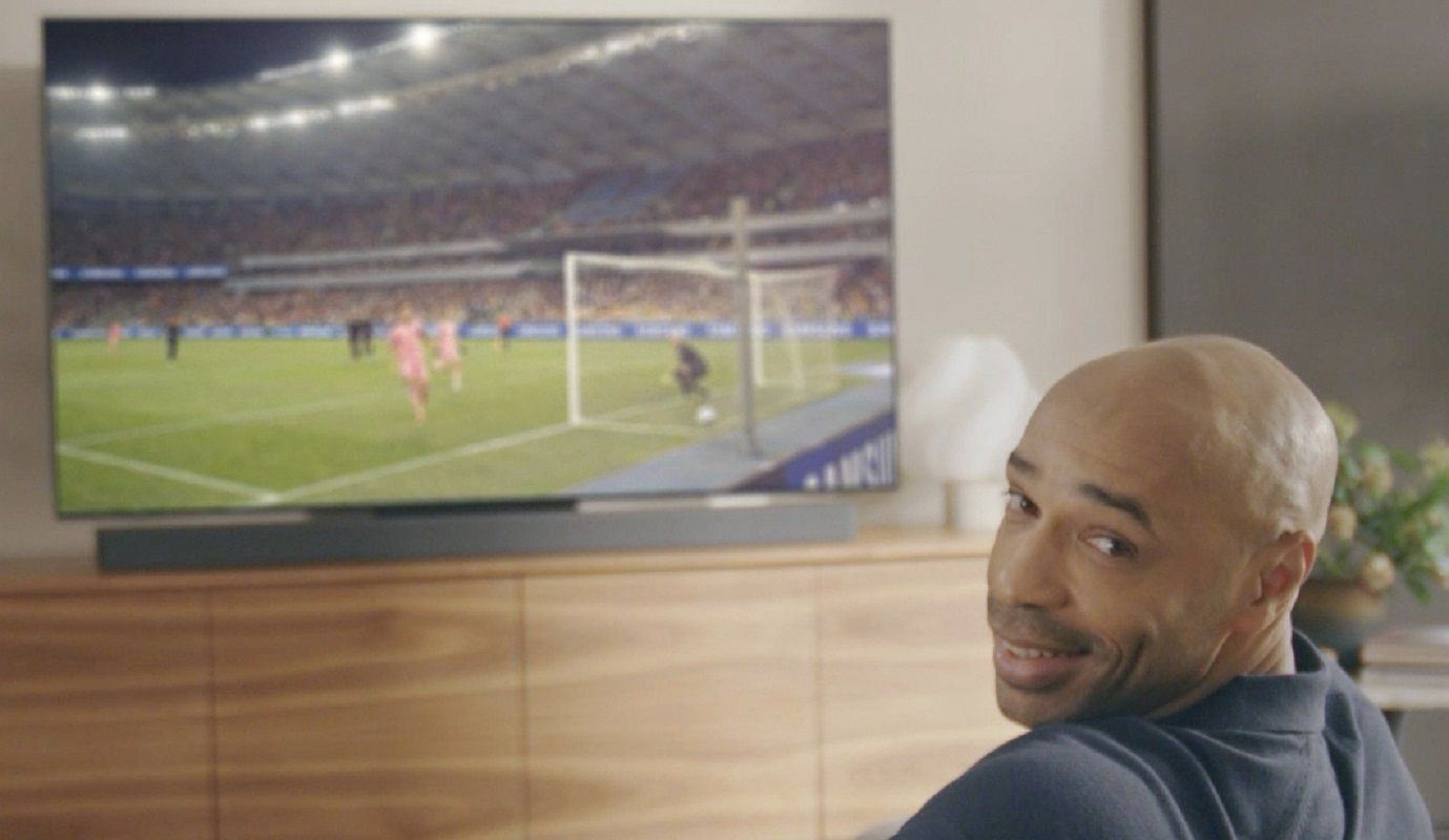 Samsung z Thierrym Henrym promuje telewizory. Kampania w 25 krajach