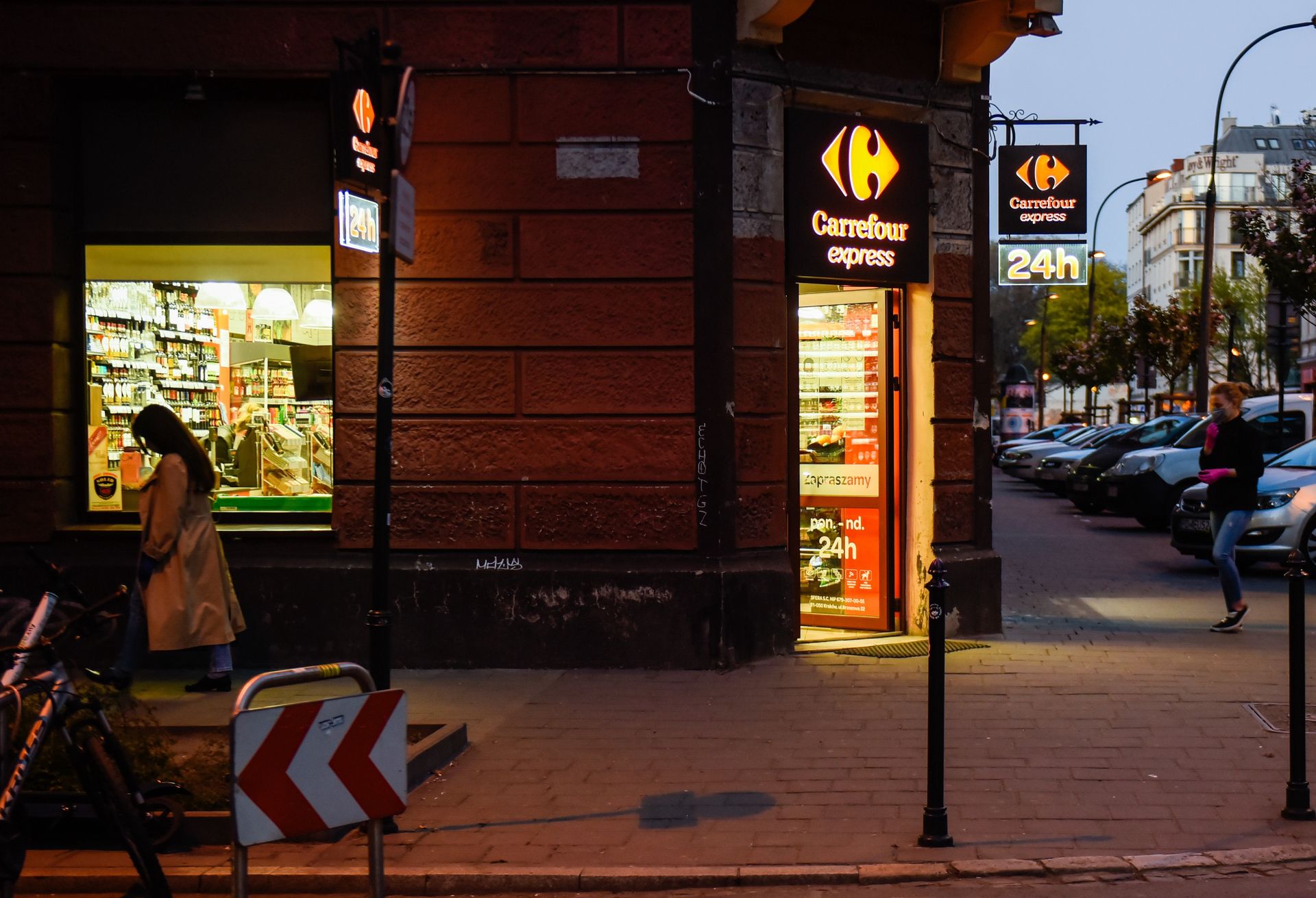 Klienci byli przerażeni. Bójka w Carrefour Express w Warszawie - o2 - Serce  Internetu