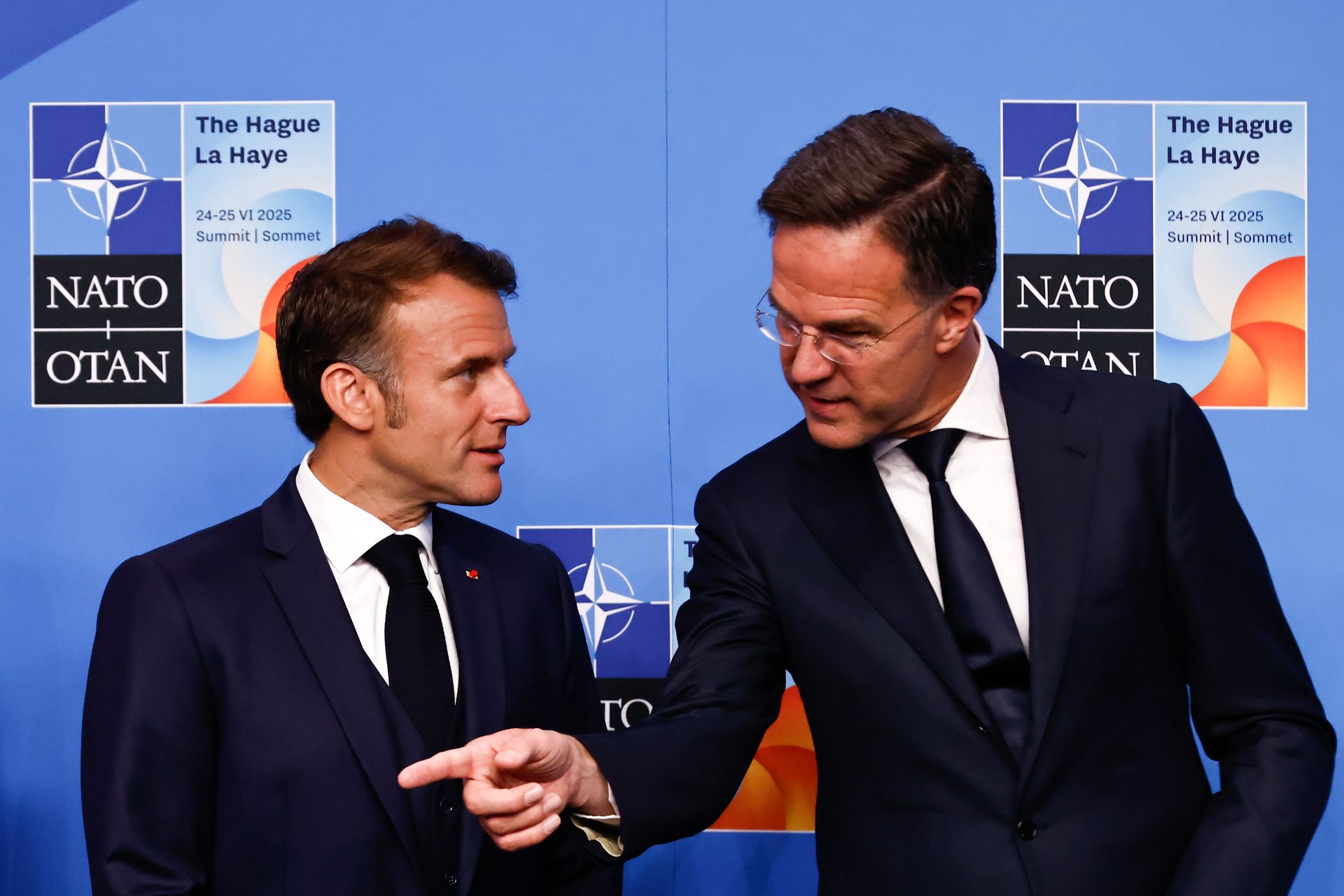 Szczyt w Paryżu. Macron rozmawiał z Rutte