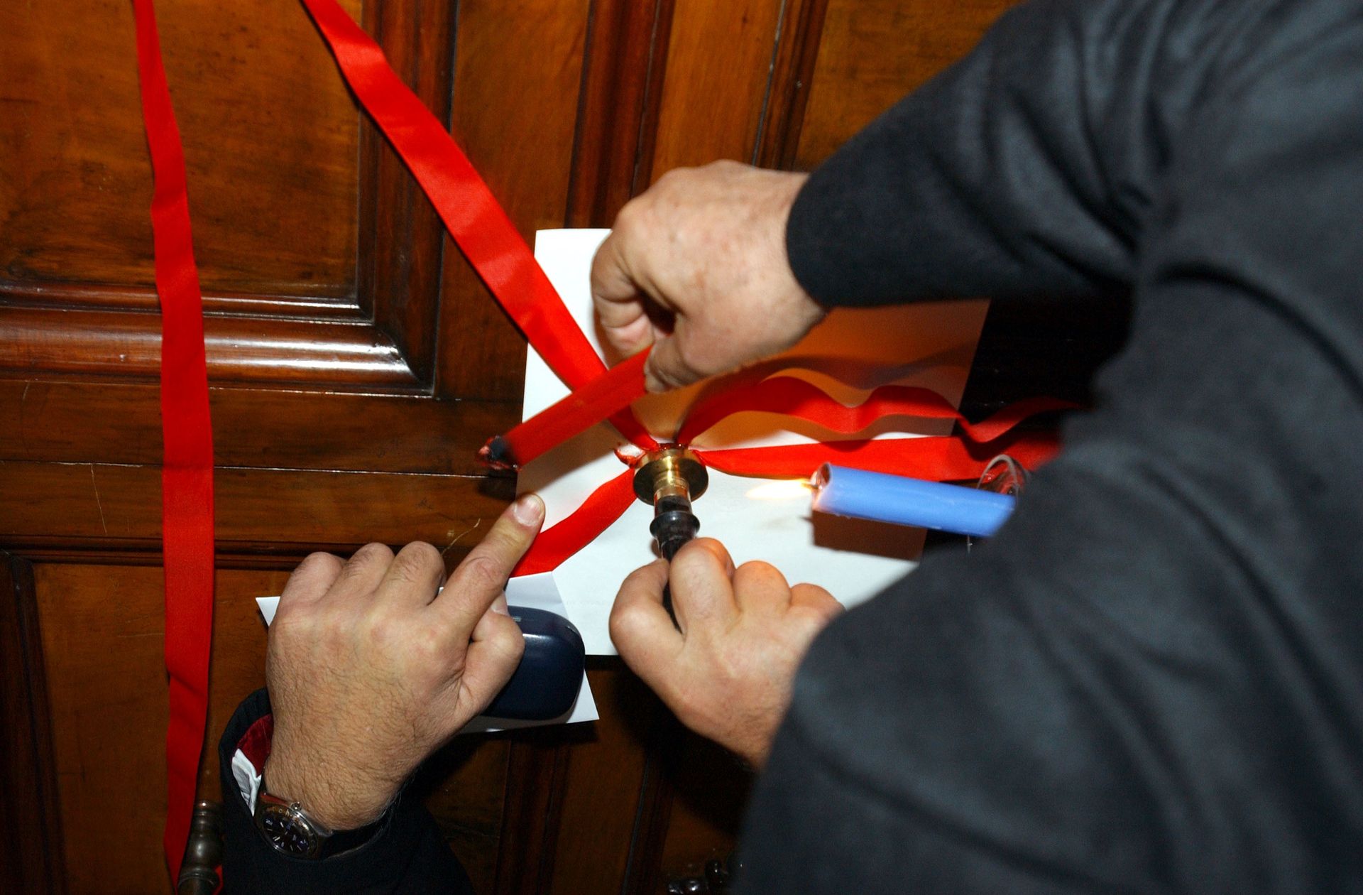 Opieczętowali apartamenty papieża. Jest nagranie